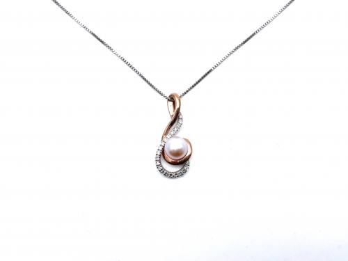 9ct Pearl And Diamond Pendant and Chain