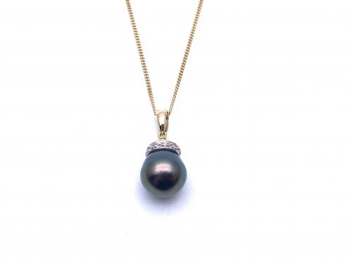 18ct Pearl & Diamond Pendant & Chain