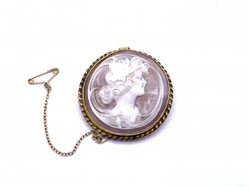 An Old Cameo Brooch / Pendant
