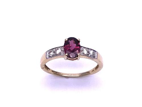 9ct Yellow Gold Garnet & CZ Ring