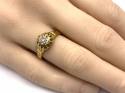 An diamond cluster ring