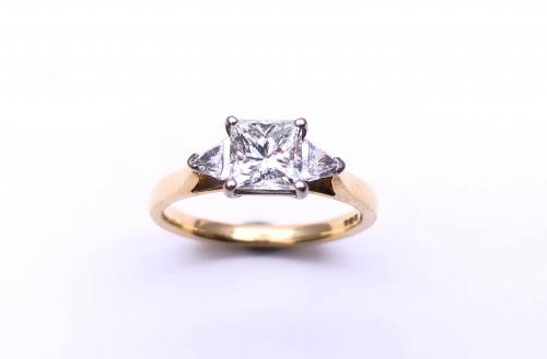 18ct Princess Cut Diamond Ring