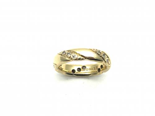 18ct Yellow Gold Diamond Band