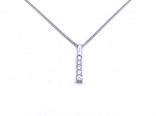 18ct Graduated Diamond Pendant & Chain