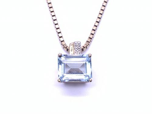 9ct Aquamarine & Diamond Pendant &Chain