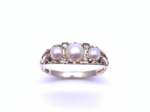 9ct Pearl & Diamond 3 Stone Ring