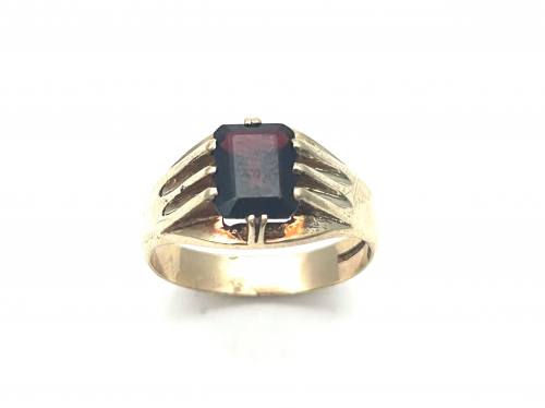 9ct Yellow Gold Garnet Ring