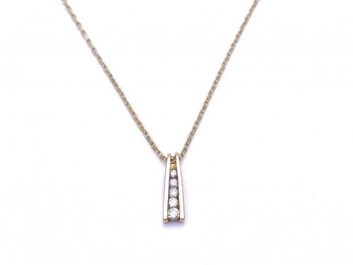 18ct Diamond Pendant & Chain