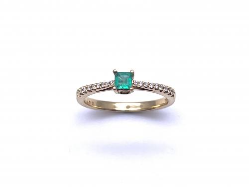 18ct White Gold Emerald & Diamond Ring