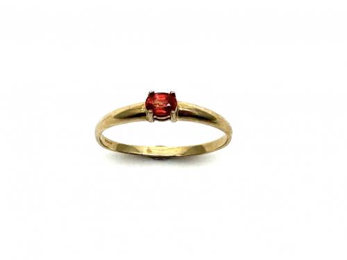 9ct Yellow Gold Garnet Solitaire Ring