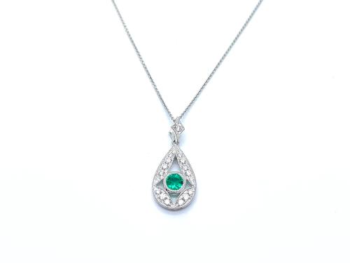 18ct White Gold Emerald & Diamond Pendant & Chain