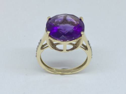 9ct Amethyst & Diamond Ring