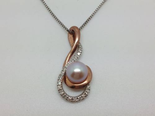 9ct Pearl And Diamond Pendant and Chain