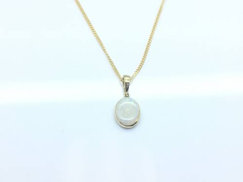 9ct Yellow Gold Oval Opal Pendant & Chain 18in