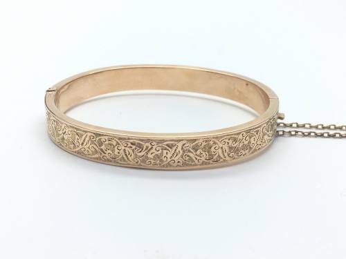 An Old 9ct Chester 1902 Half Engraved Bangle