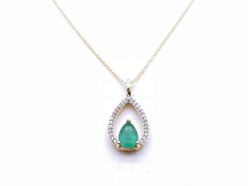 9ct Yellow Gold Emerald & Diamond Pendant & Chain
