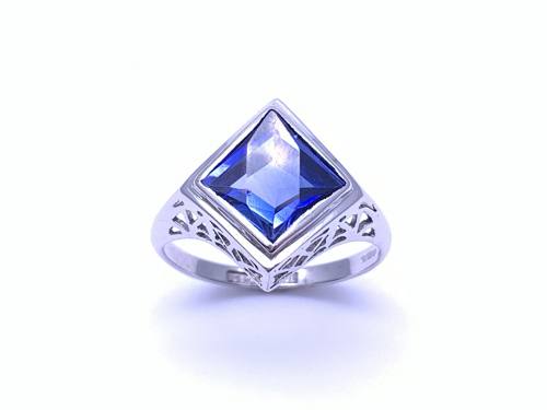 18ct Synthetic Sapphire Solitaire Ring