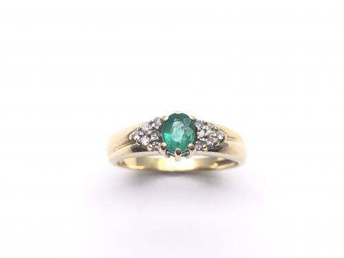 18ct Emerald & Diamond Ring