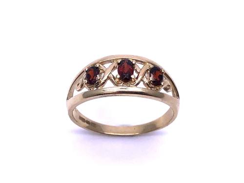 9ct Yellow Gold Garnet 3 Stone Ring