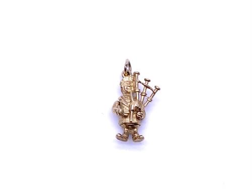 9ct Scottish Bagpipe Player Charm