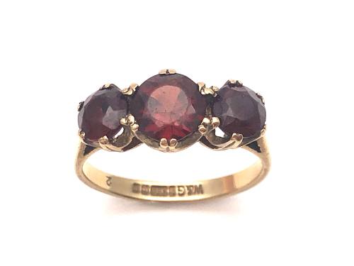 9ct Yellow Gold Garnet 3 Stone Ring