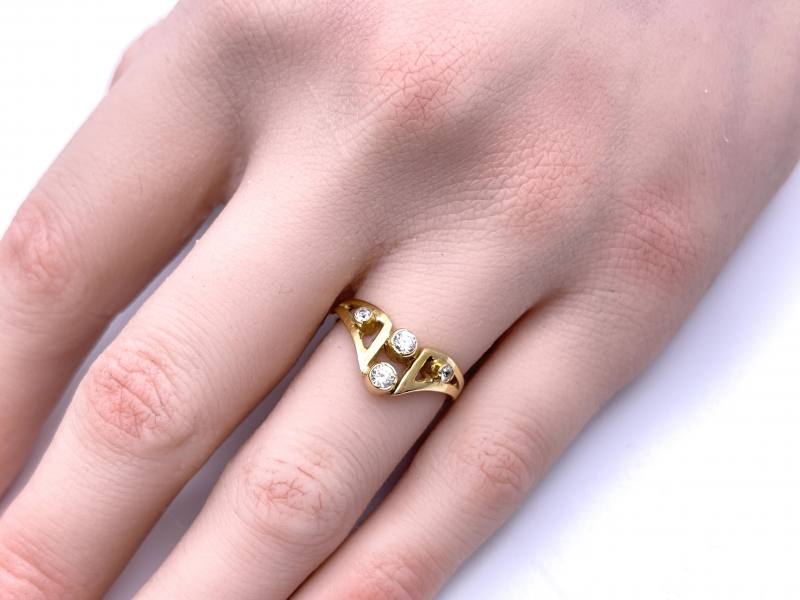 Secondhand 18ct Yellow Gold Diamond Wishbone Ring at Segal's Jewellers