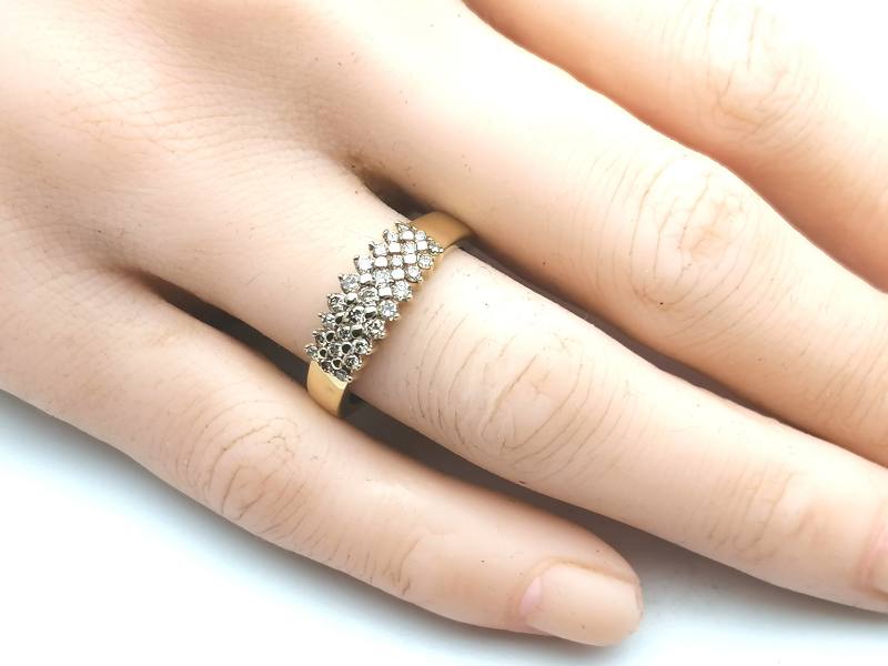 Solid 9ct Gold & Platinum 950 Diamond Engagement Ring UK Size R US Size  8.75 on eBid New Zealand | 210065423